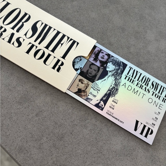“ I Remember It All Too Well “
Taylor Swift Eras Tour VIP Merchandise Package - Picture 9 of 14